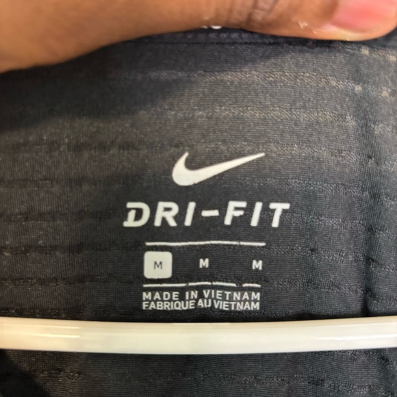 Nike Men’s Gray and Black Tank Top - Picture 4 of 7